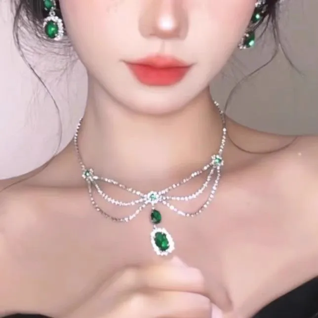 Retro rhinestone drop tassel pendant necklace on alloy claw-clavicle chain, emerald green, adjustable 51-80cm