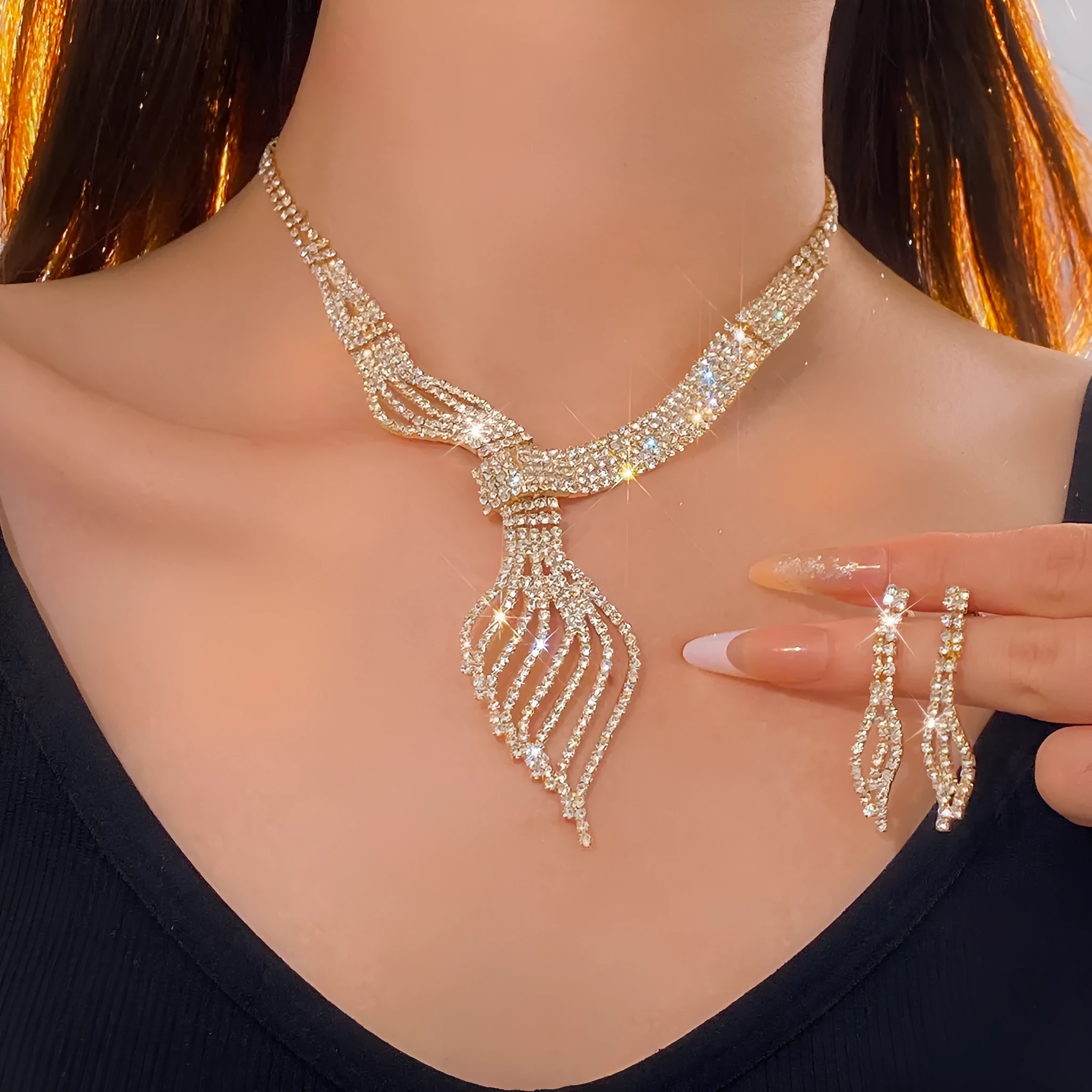 High-grade women's clavicle chain jewellery set in gold alloy with diamond finish includes necklace and earrings