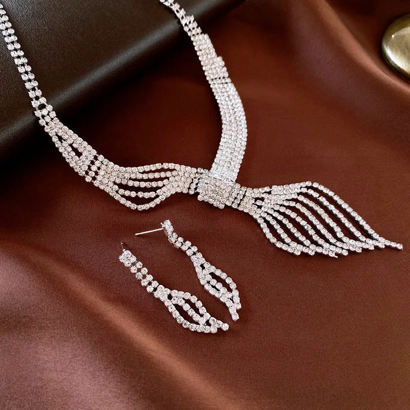 High-grade women's clavicle chain jewellery set in gold alloy with diamond finish includes necklace and earrings