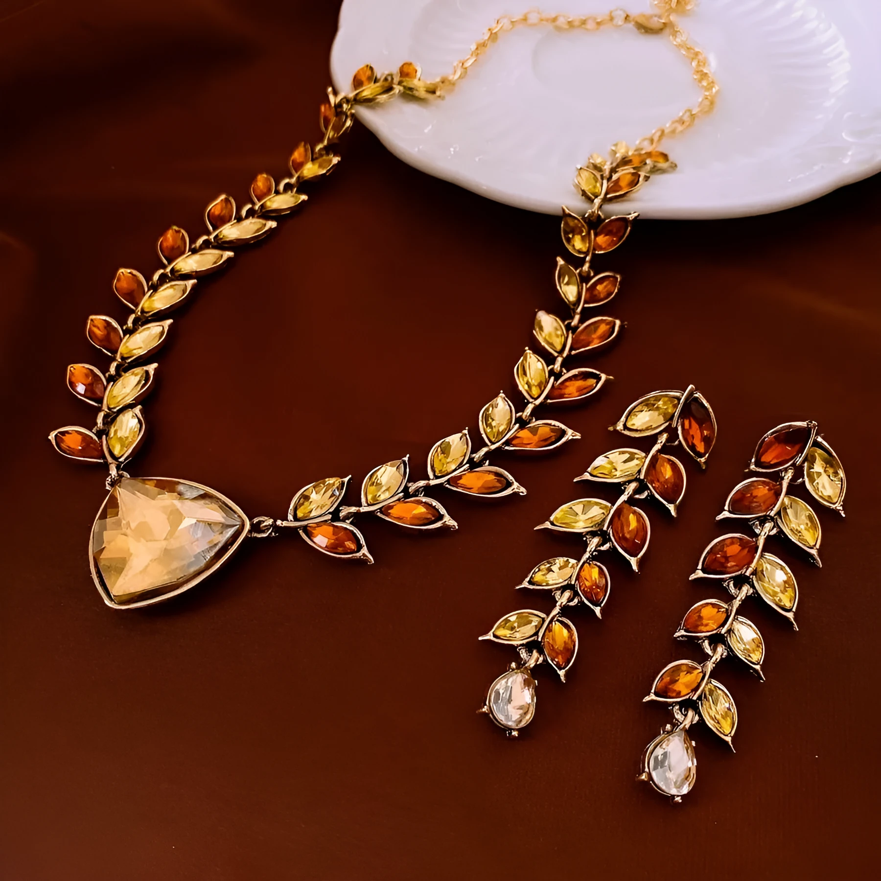 Flower shape alloy pendant necklace and earrings set in golden brown with green accents, 51-60cm adjustable chain, retro wheat design
