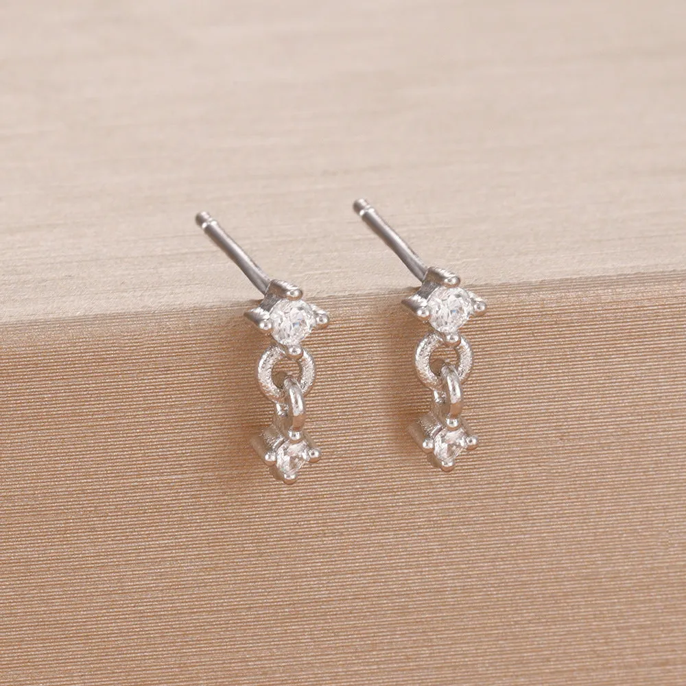 Gold star-shaped zircon ear stud with 18K gold finish on copper base for women