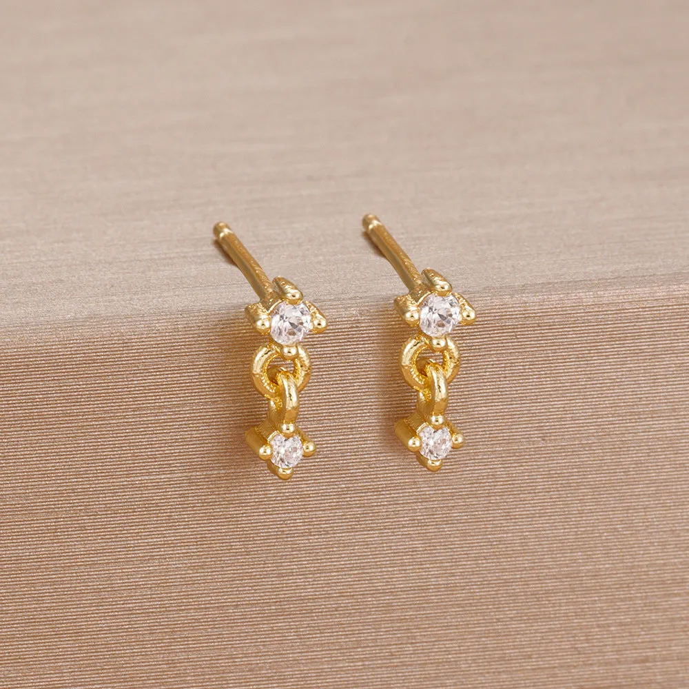 Gold star-shaped zircon ear stud with 18K gold finish on copper base for women