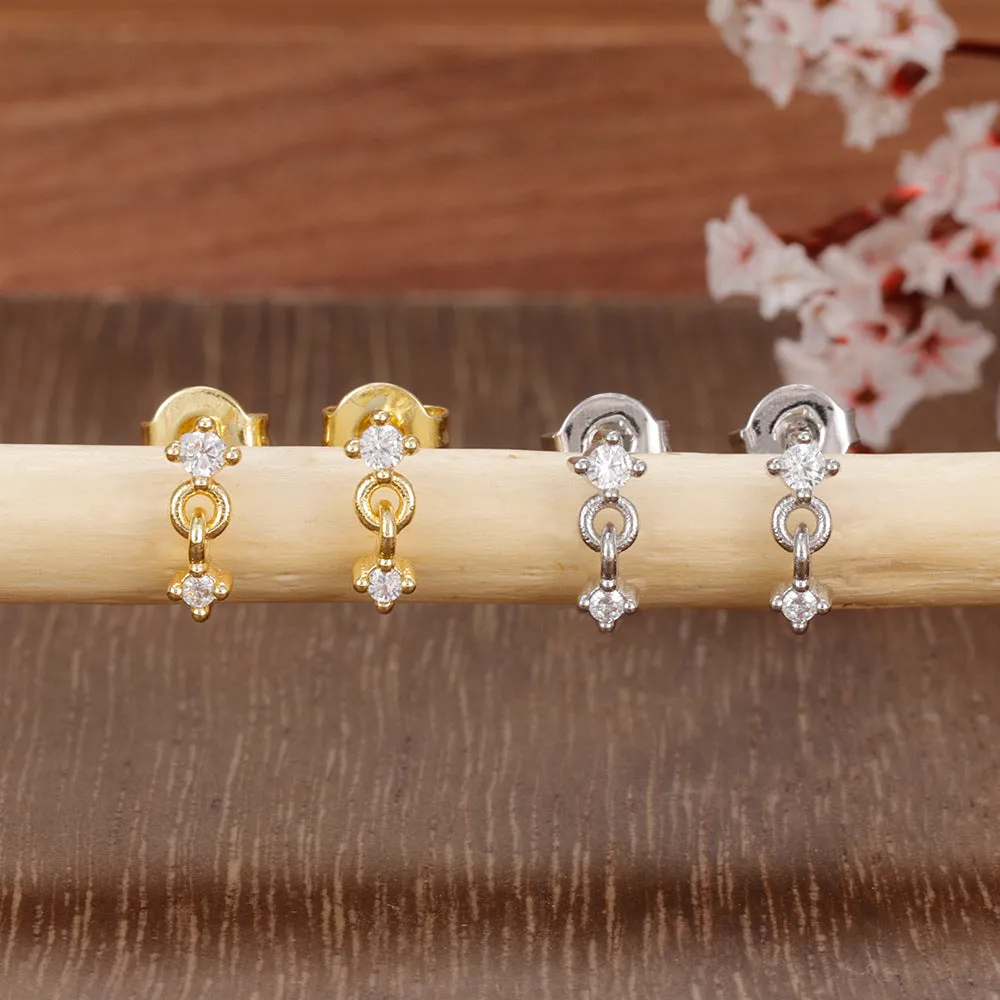 Gold star-shaped zircon ear stud with 18K gold finish on copper base for women