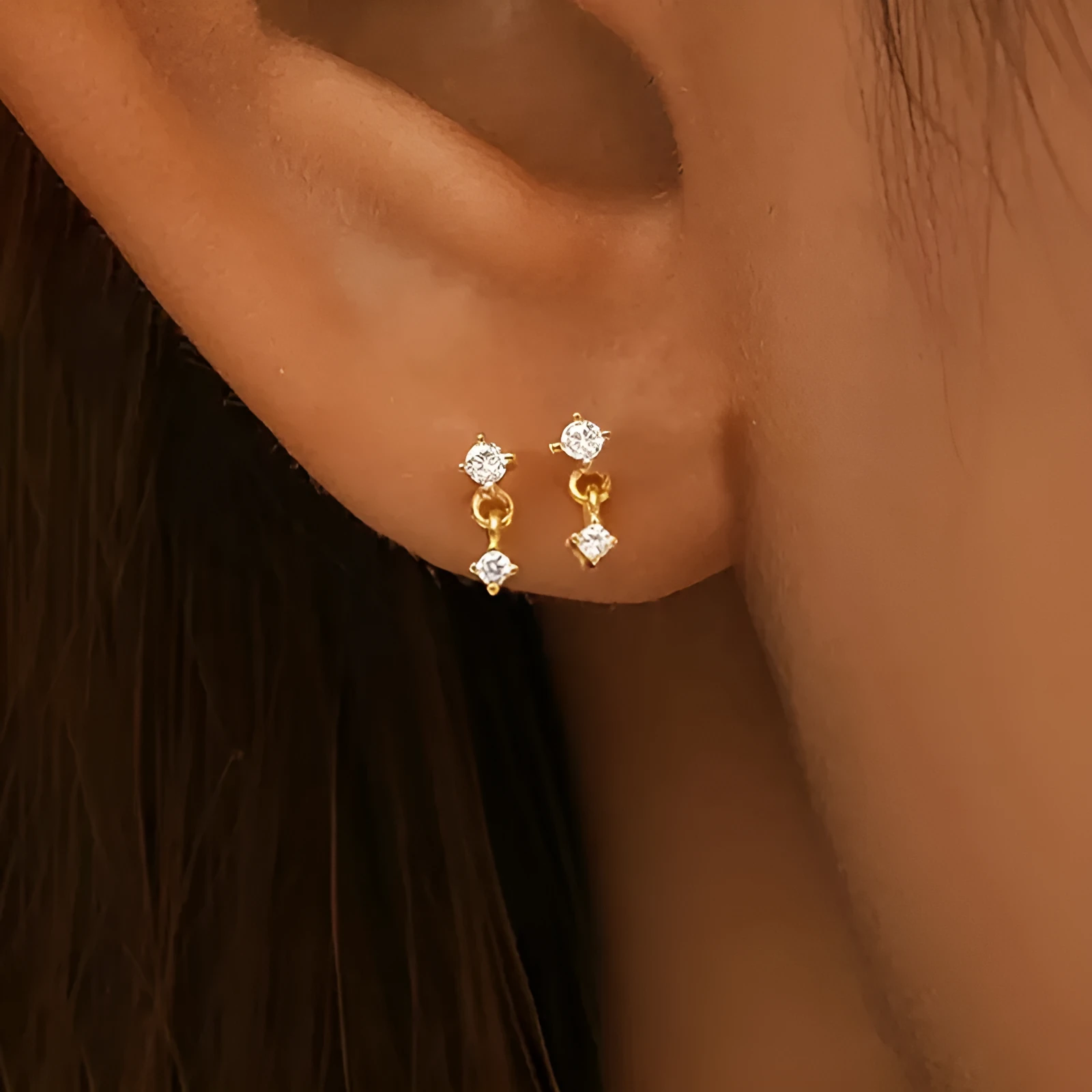 Gold star-shaped zircon ear stud with 18K gold finish on copper base for women