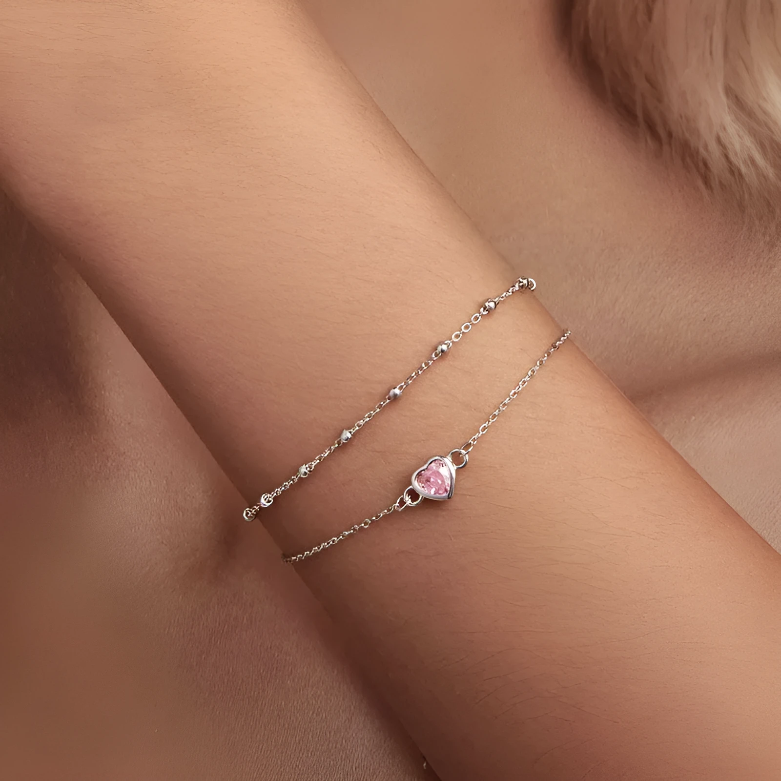 Sweet girlish 925 sterling silver bracelet with heart-shaped pendant on adjustable chain