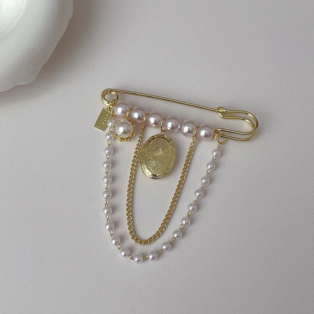 Retro electroplated copper alloy pearl tassel brooch 8x7cm for women
