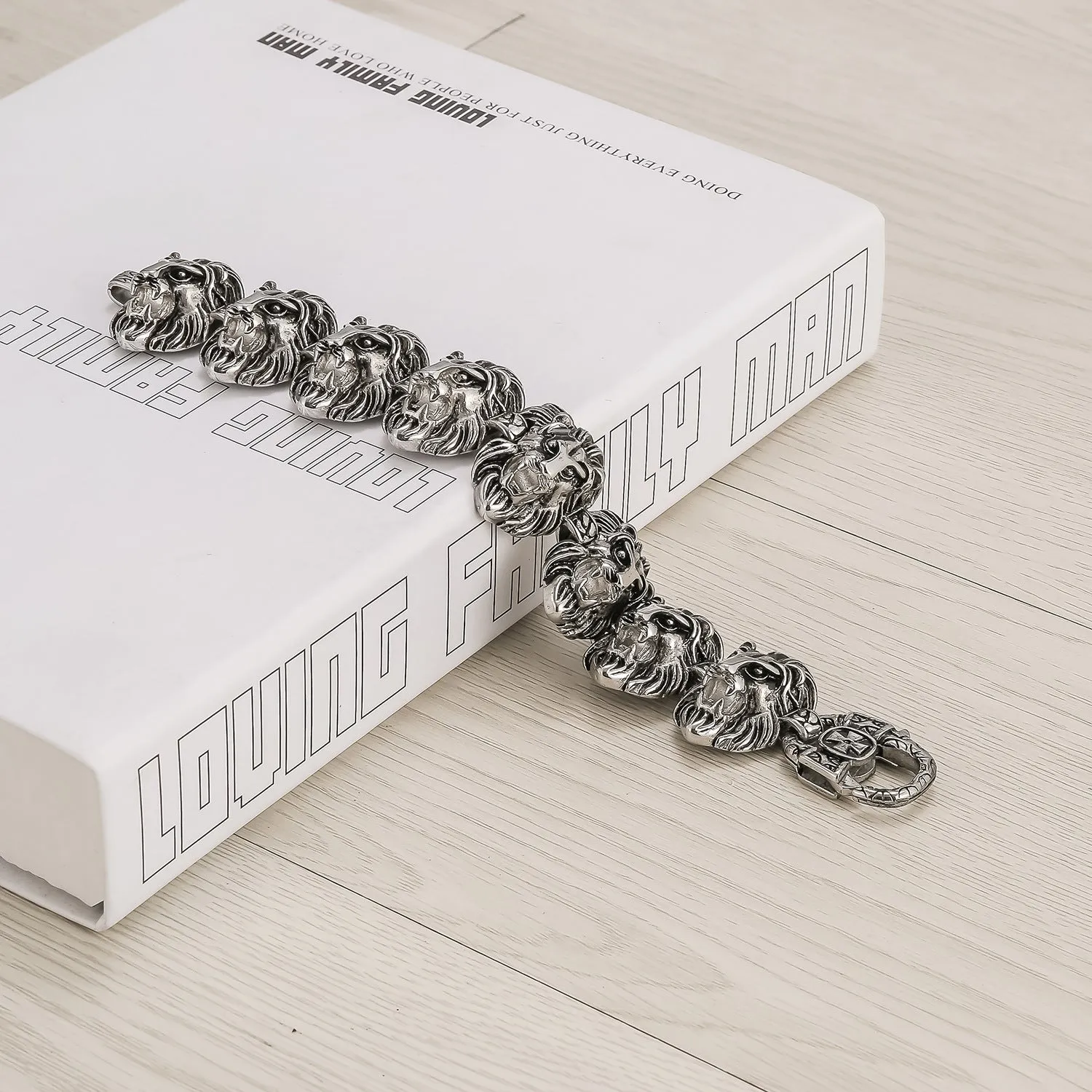 Men's titanium steel bracelet with retro lion's head design, polished steel finish