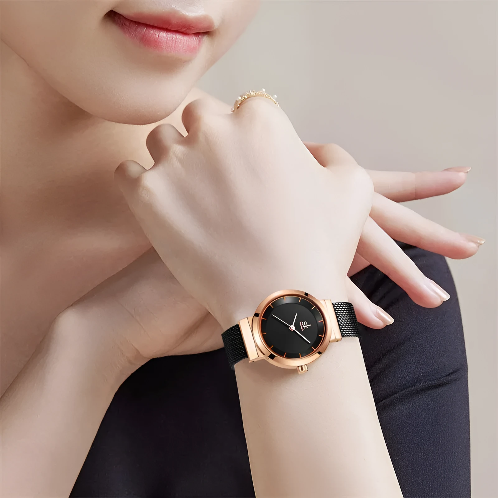 Round stainless steel watch for girls and students with mineral glass mirror and spiral crown