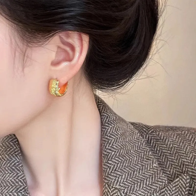 Gold geometric U-shaped alloy ear clip for women with electroplated finish