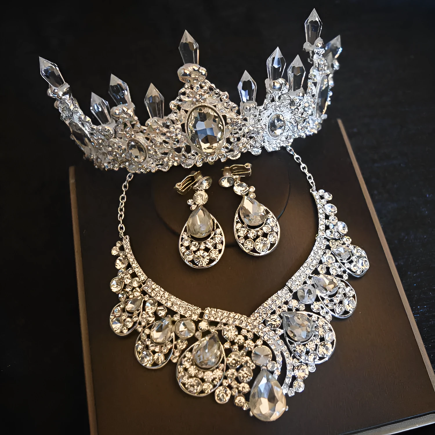 Bridal floral zinc alloy three-piece set with necklace, earrings, and headdress in Korean style