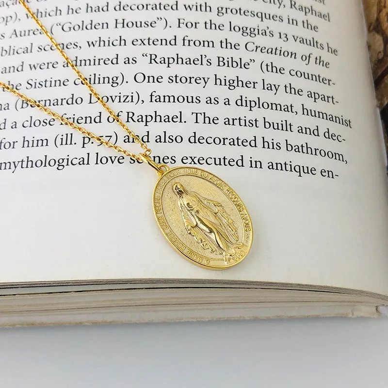 S925 sterling silver vintage embossed portrait coin-style pendant in gold finish on white background