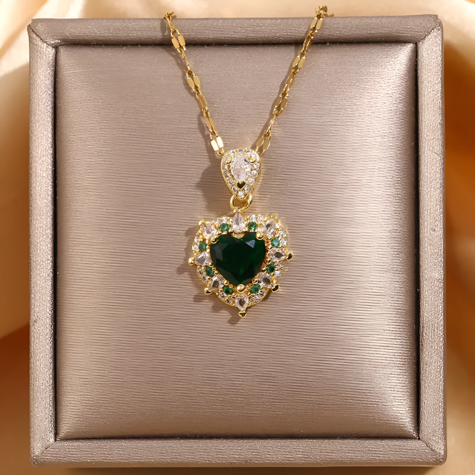 Green copper micro inlaid zircon loving heart pendant necklace with diamond studs on titanium steel chain