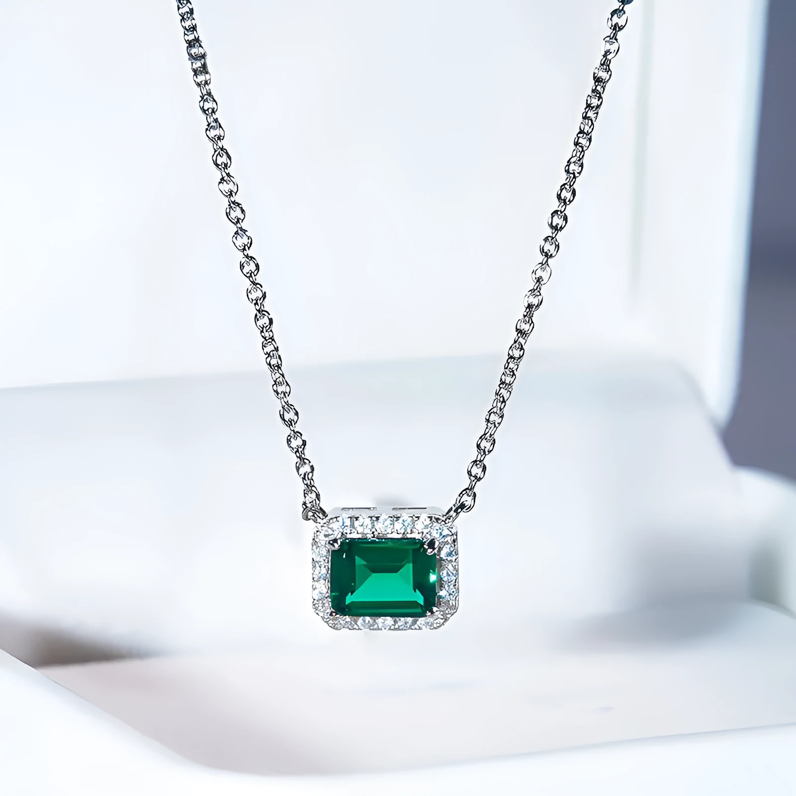 925 sterling silver necklace with green quadrilateral pendant, cross chain style, platinum electroplated finish