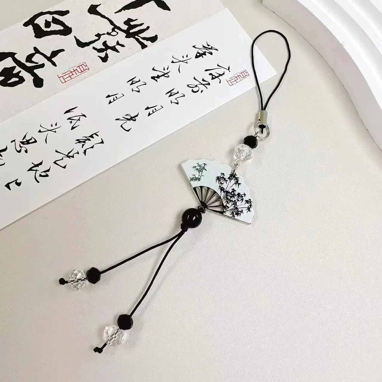 Guofeng Chinese style keychain with floral pattern on baked varnish beads