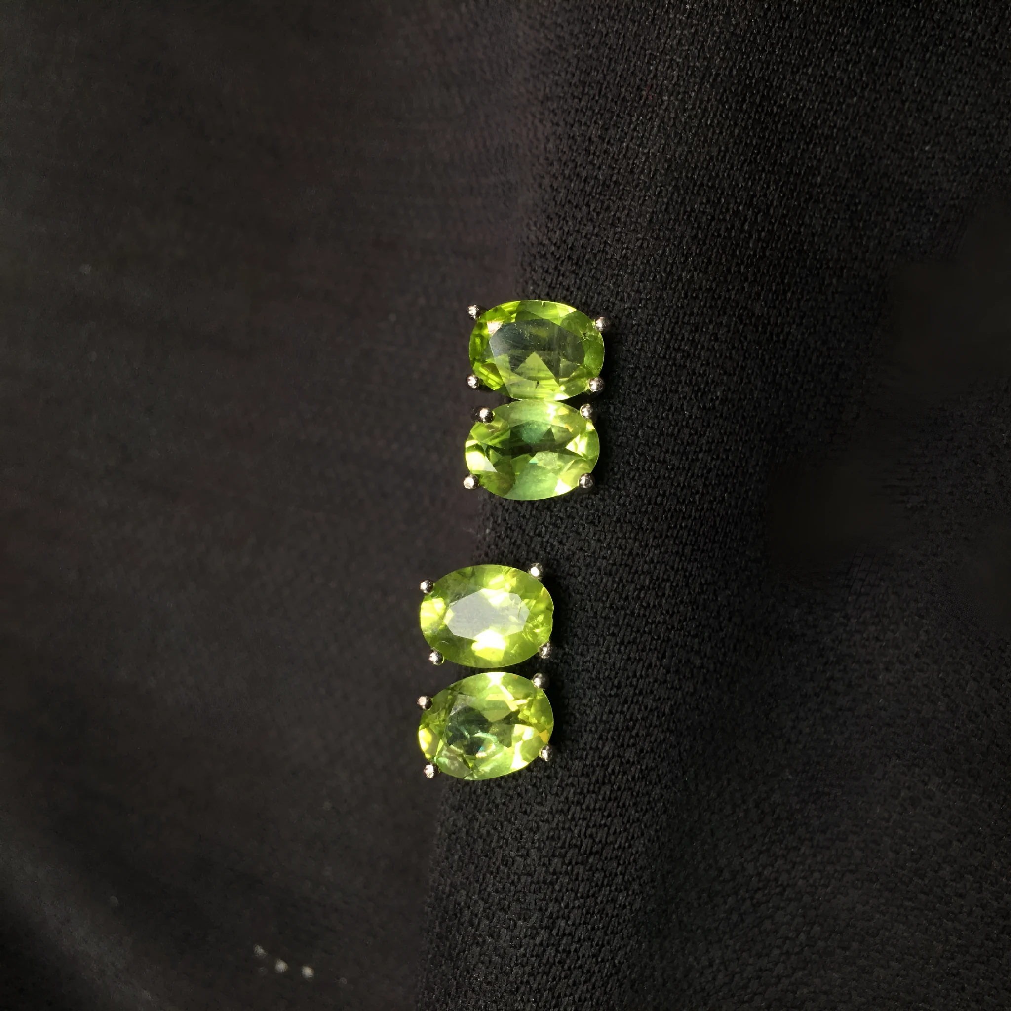 Natural grass green olivine stud earrings in S925 silver with 6x8mm geometric oval stones.