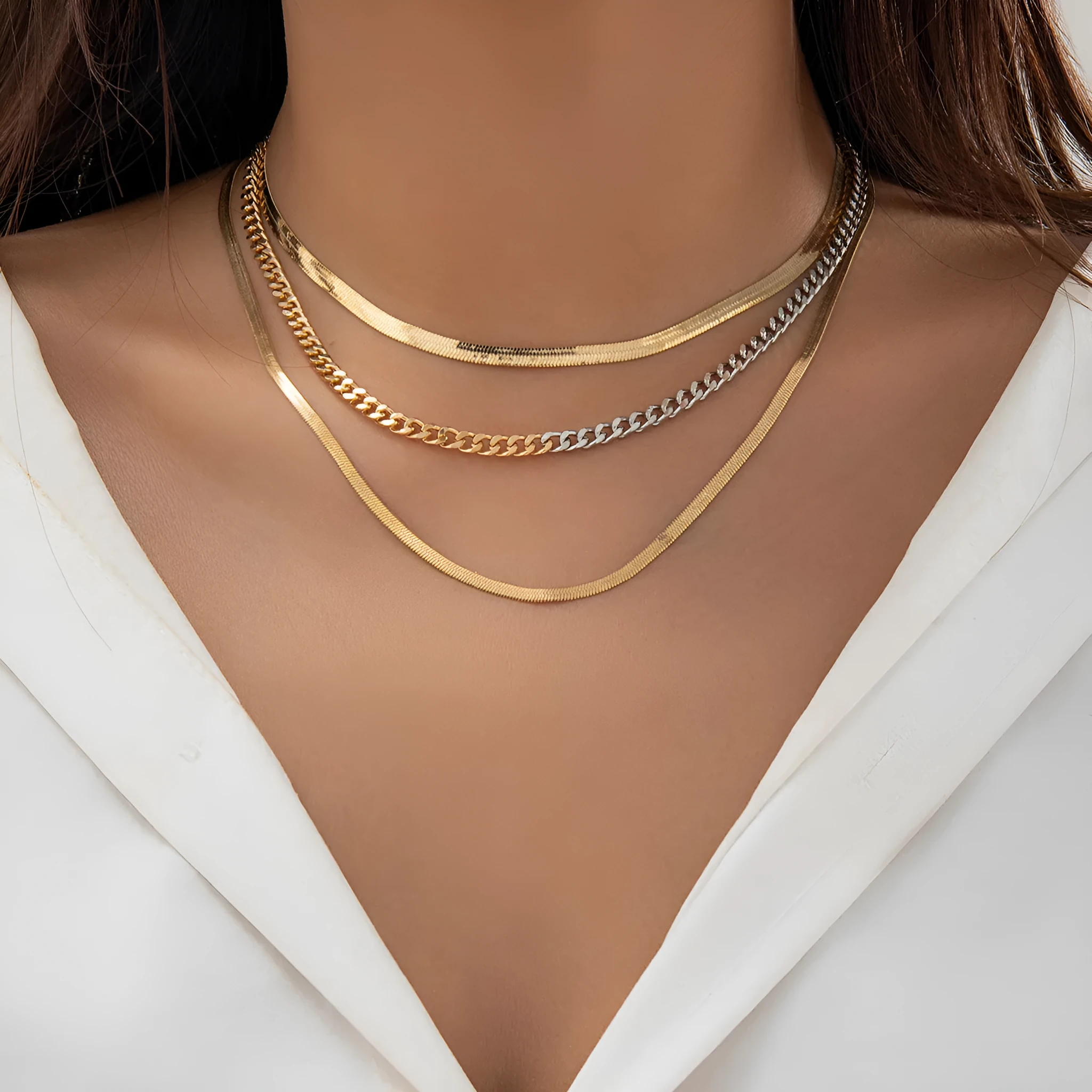 Multi-layer snake bone chain contrast colour necklace with U-shaped alloy pendant and pearl element on adjustable chain
