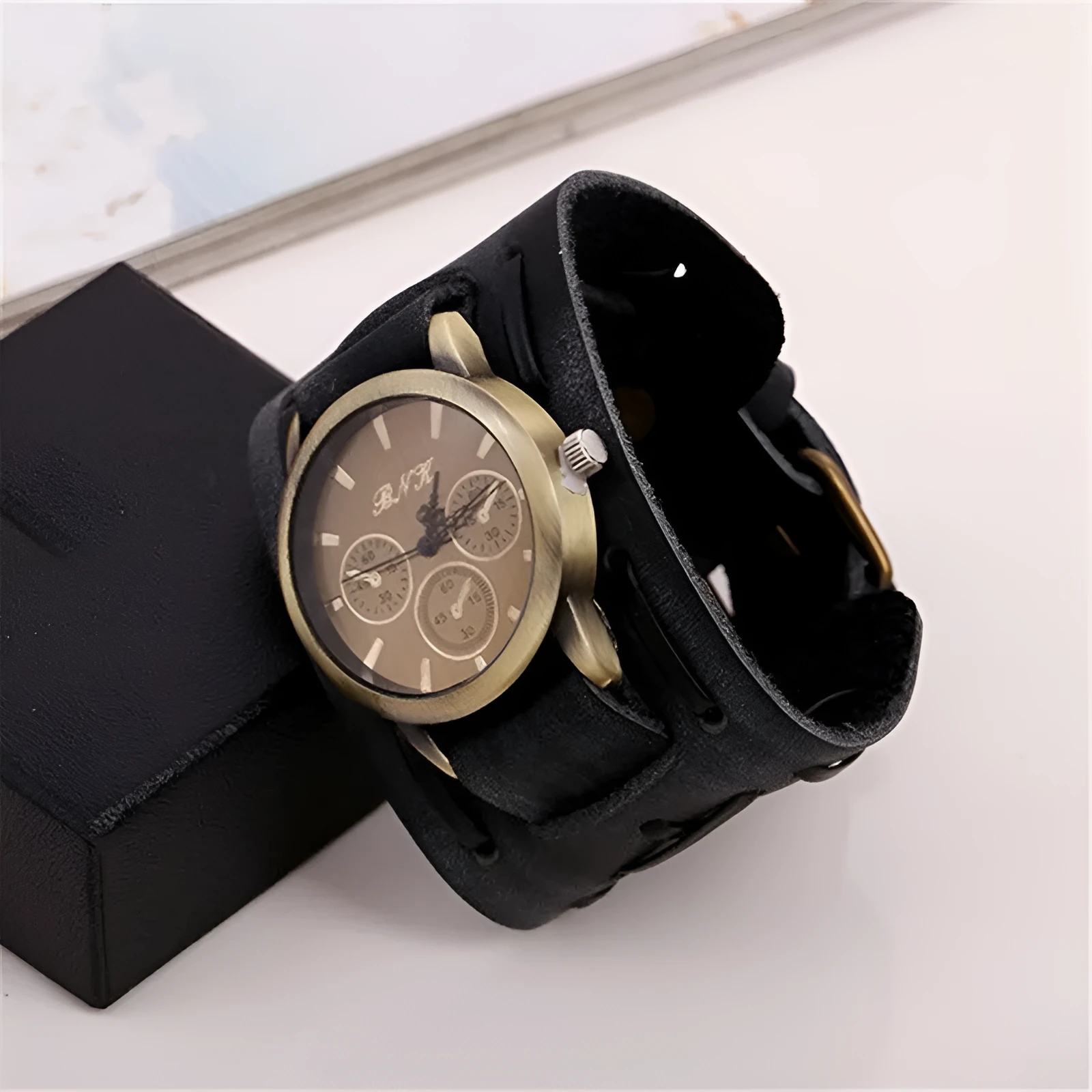 Retro cowhide punk watch for men with 46mm dial, world time, and 24-hour indication in antique style