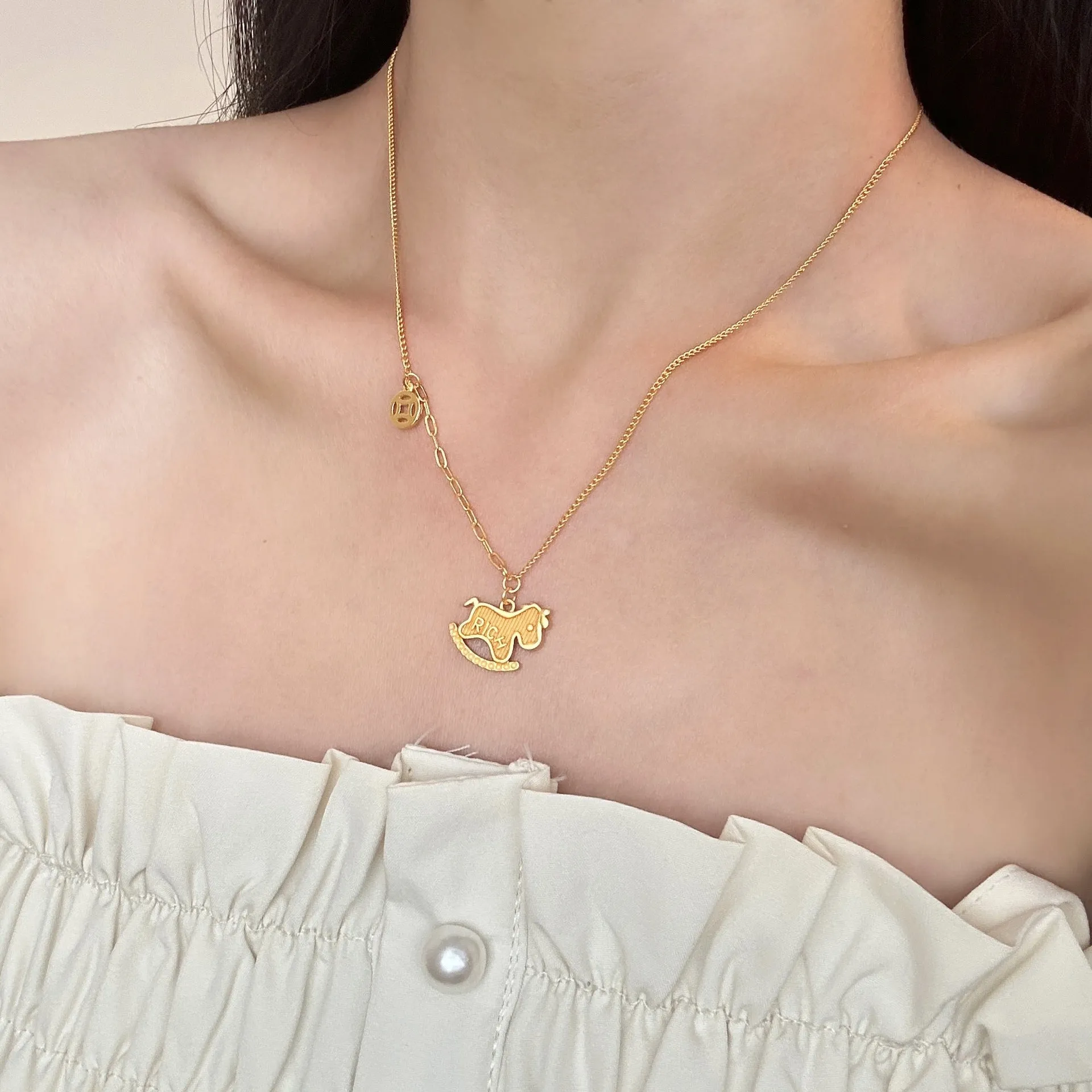 Copper horse pendant necklace for women with electroplated finish and regular chain
