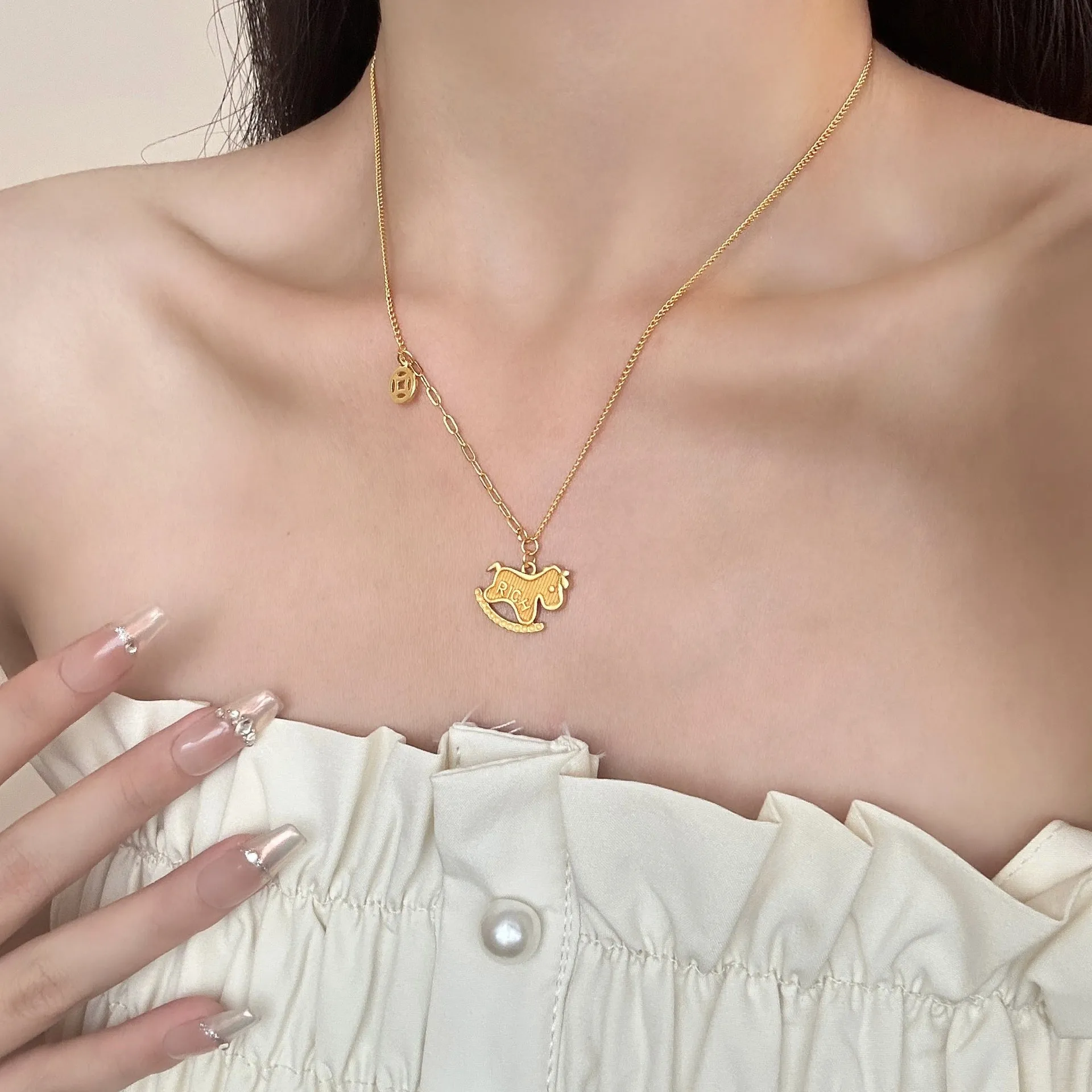 Copper horse pendant necklace for women with electroplated finish and regular chain