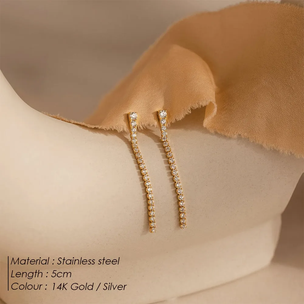 Women's geometric zircon earrings in gold or steel colour with linear Chinese design elements