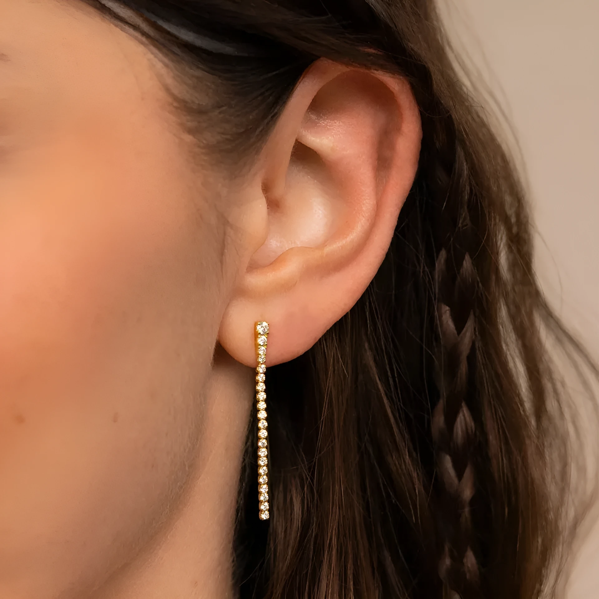 Women's geometric zircon earrings in gold or steel colour with linear Chinese design elements