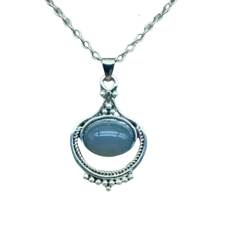 Alloy geometric oval pendant necklace in antique silver on a regular chain, unisex design