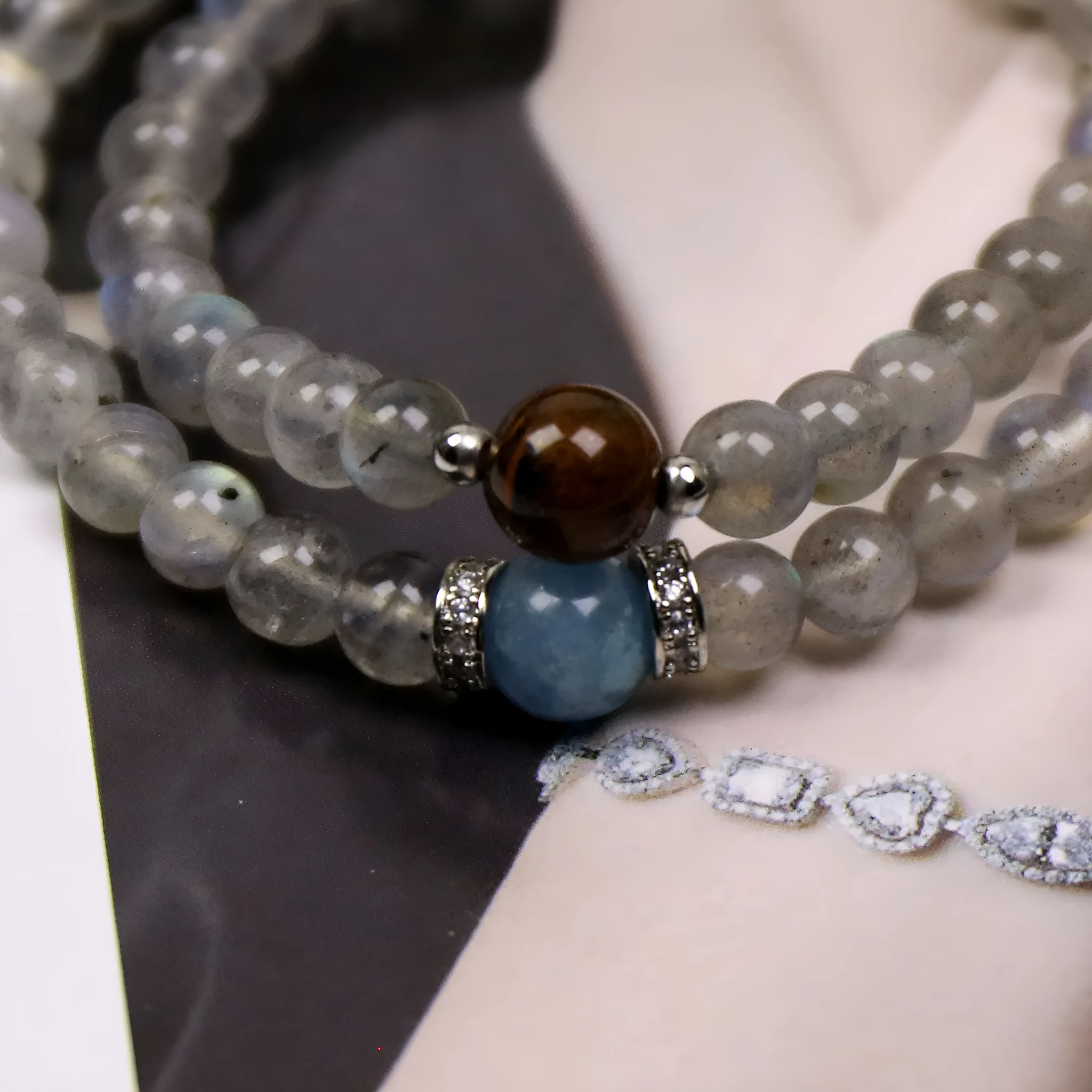 Double-layer women's bracelet with moonstone tigereye aquamarine beads and gray moonlight alloy frame