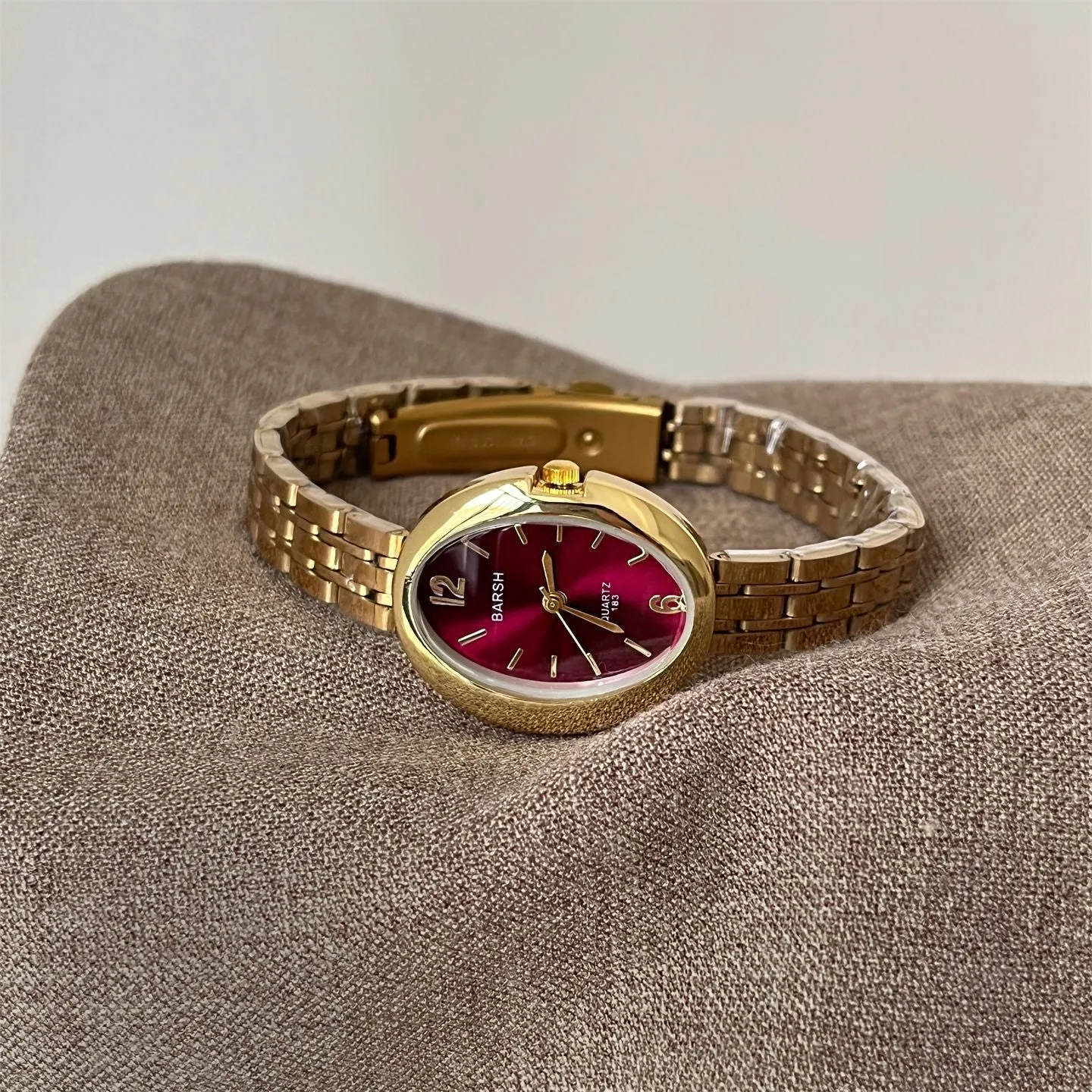 Oval alloy ladies watch with gold strap and choice of white gold or red dial face stainless steel back