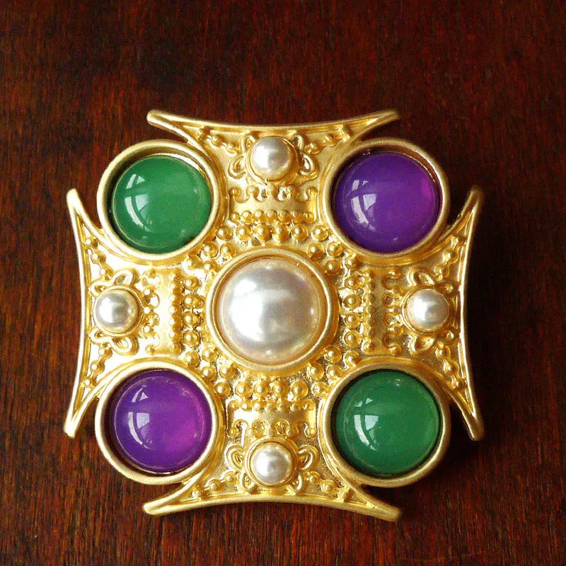 A selection of eight different zinc alloy retro baroque brooches in a diamond shape on a fabric background.