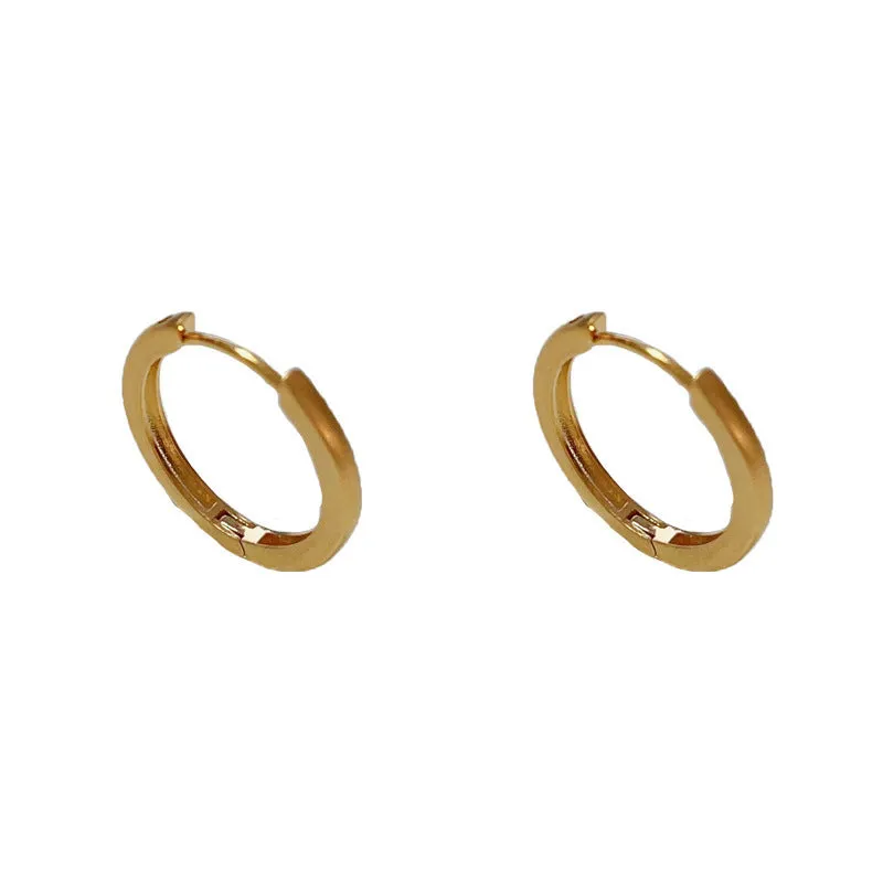 Gold-plated geometric ear clip with round eyelet design for women's clip-on jewellery