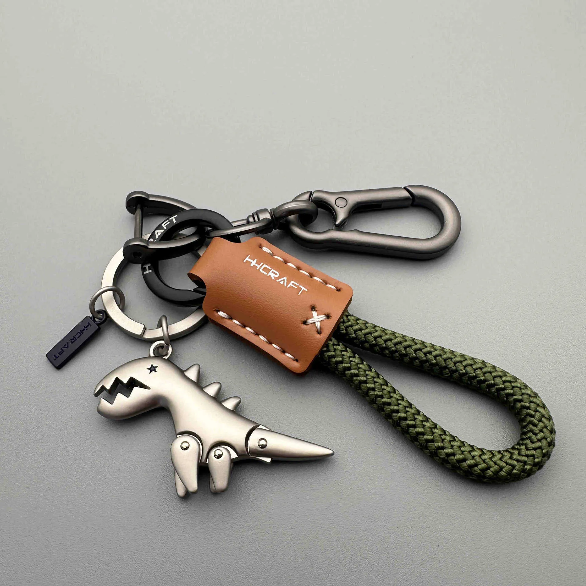 Cute cartoon little dinosaur keychain pendant made of zinc alloy for schoolbag decoration and key identification