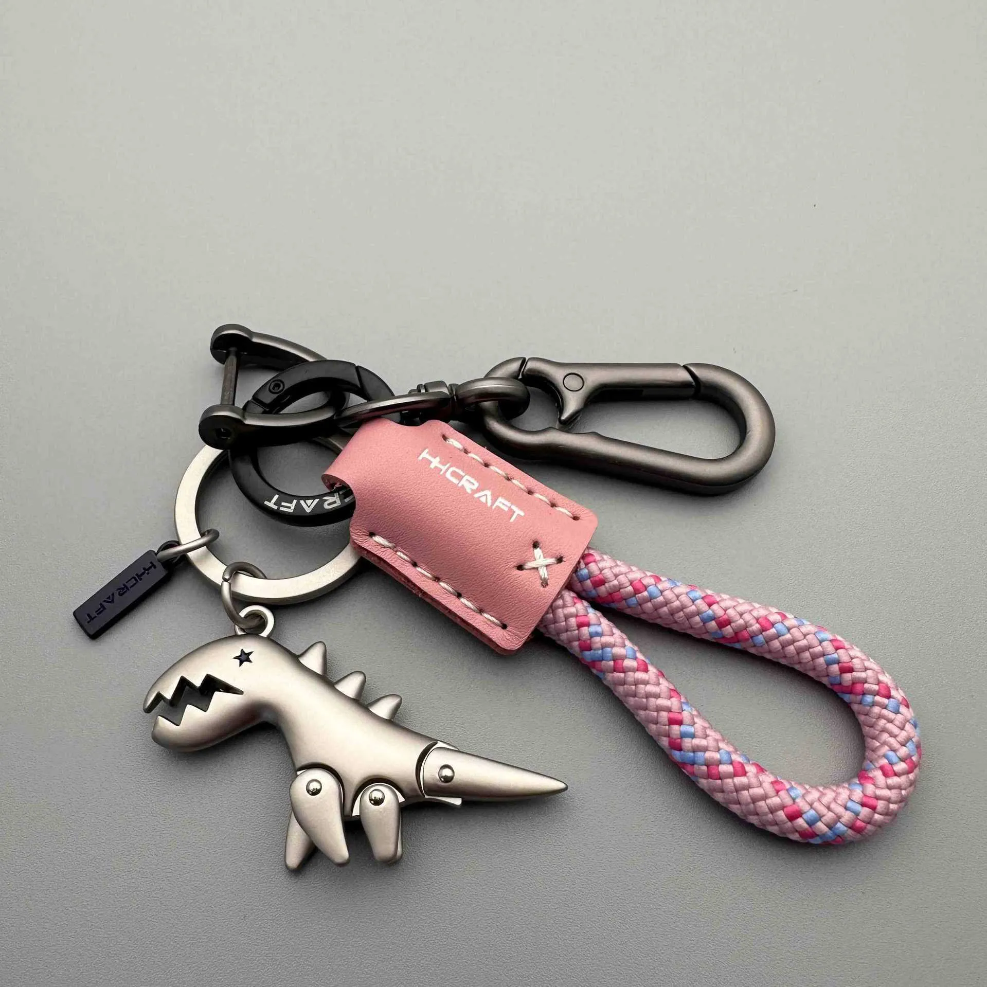 Cute cartoon little dinosaur keychain pendant made of zinc alloy for schoolbag decoration and key identification