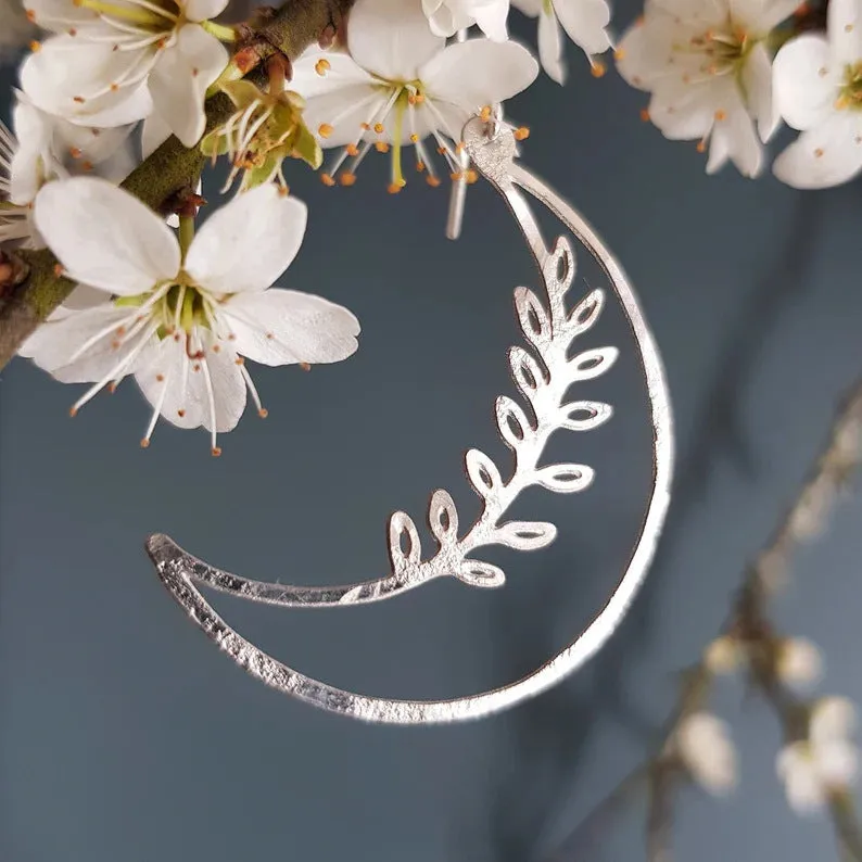 Retro alloy moon pendant earrings for women, geometric shape, picture colour, 1 pair on display
