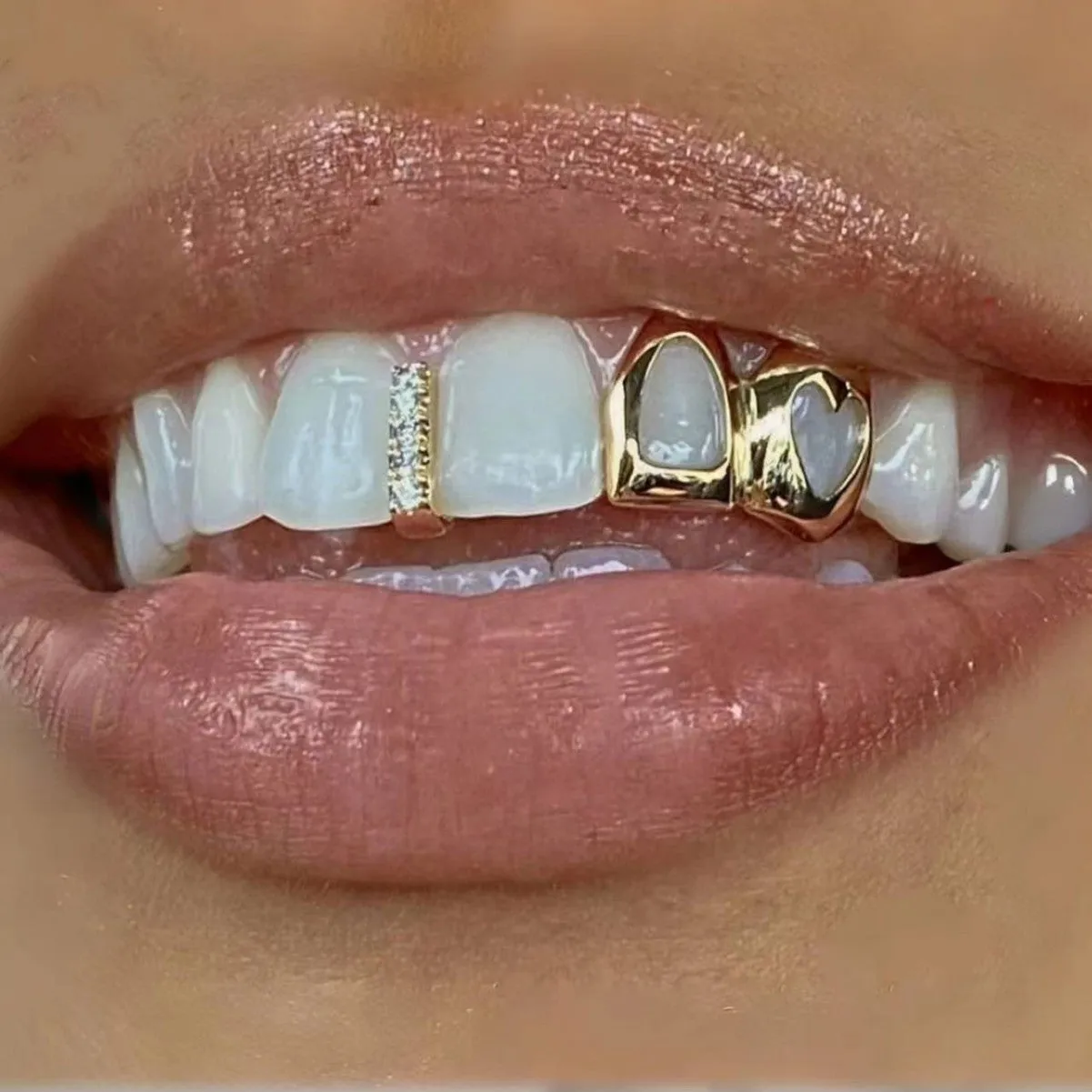 Hollow-out love double fight heart-shaped tooth socket in gold copper electroplating