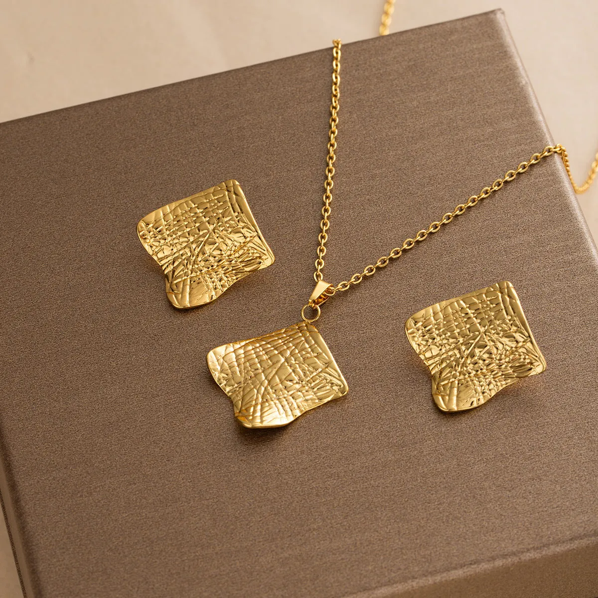 Geometric leaves texture flower love heart earrings and necklace set with stainless steel pendant on regular chain