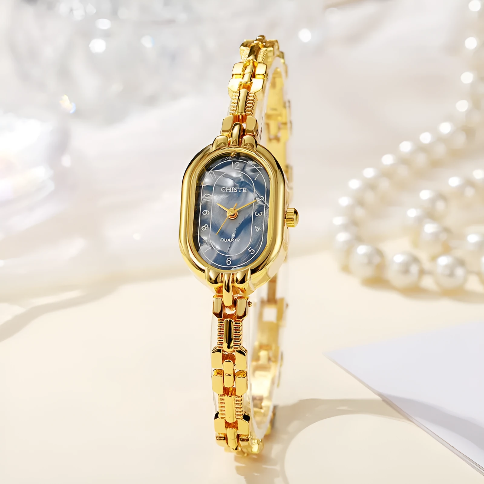 Retro oval women's quartz bracelet watch with metal strap and gold-tone dial