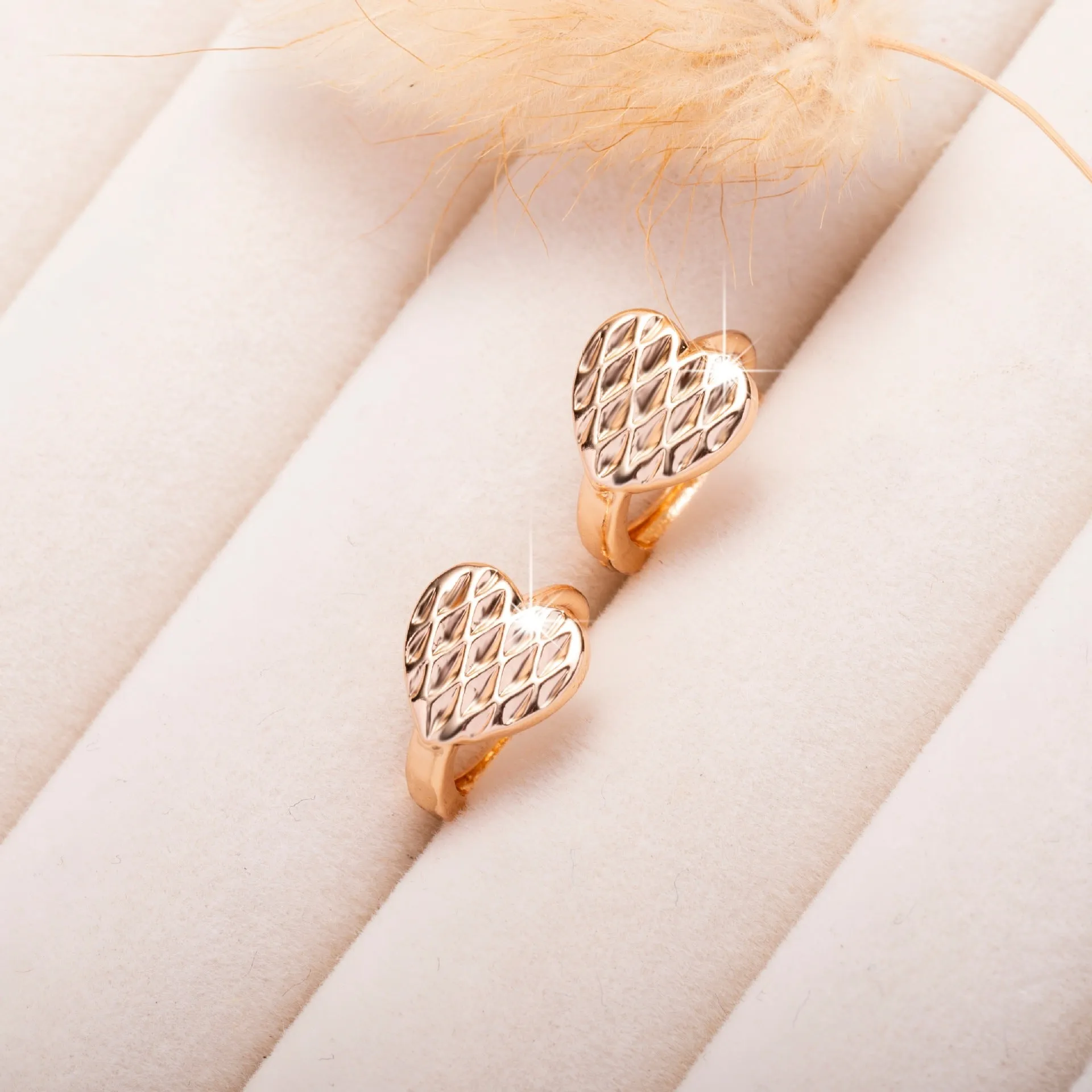 Rose gold heart-shaped copper earrings with simple style for women