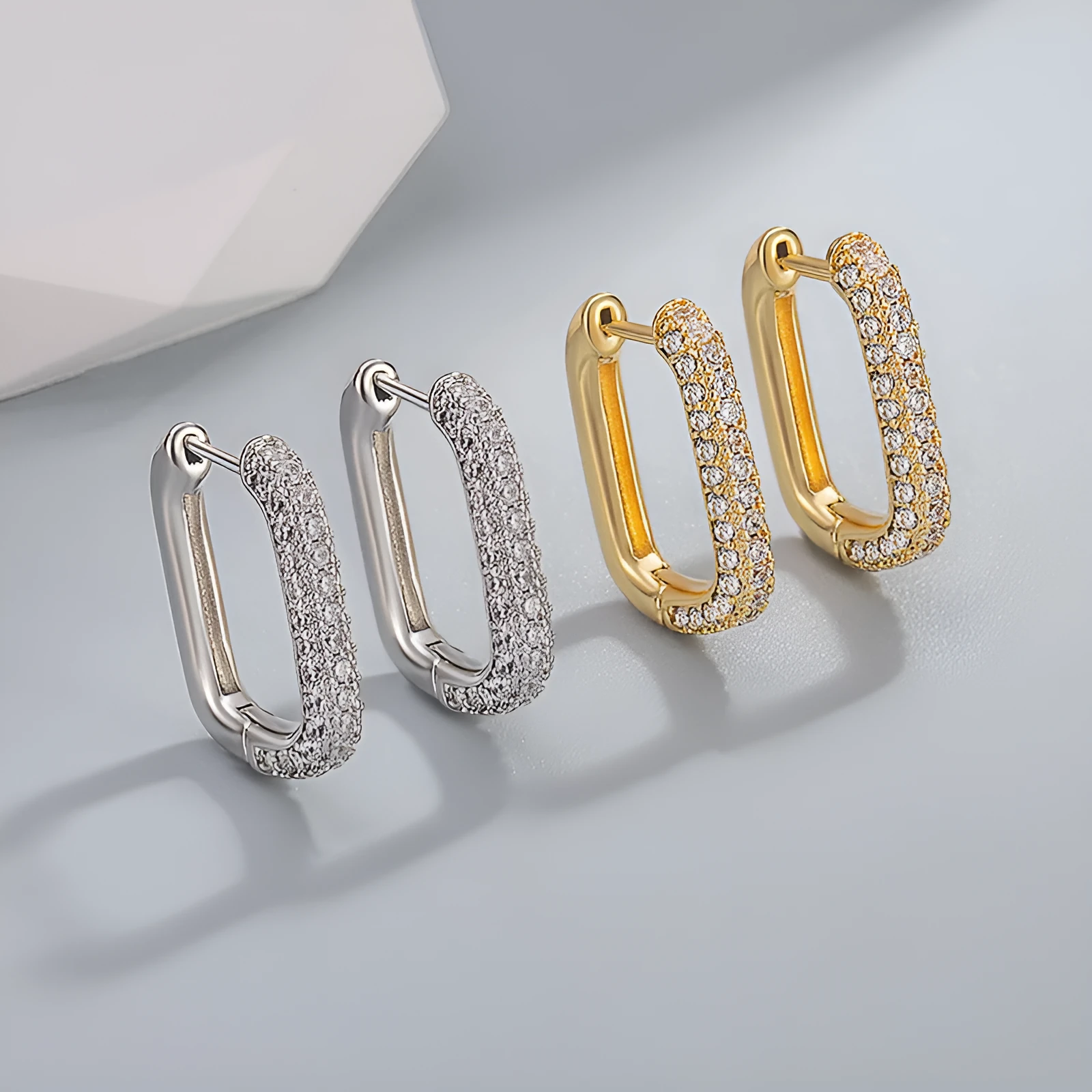 U-shaped women's ear clip in copper with white gold or yellow gold finish for non-pierced wear