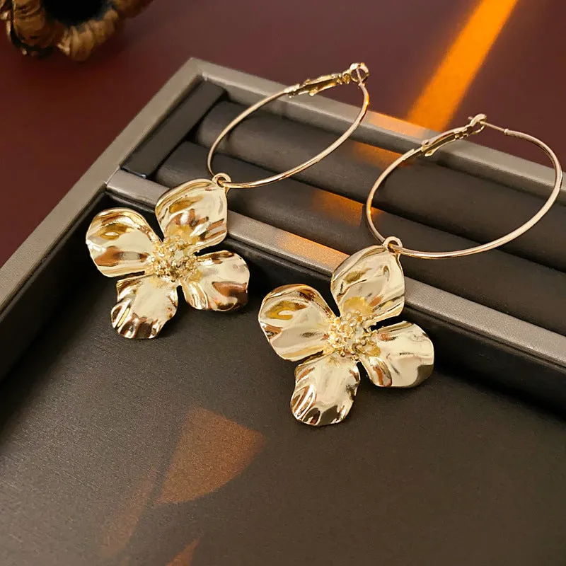 Silver needle metal flower earrings with gold electroplated finish, vintage style for women