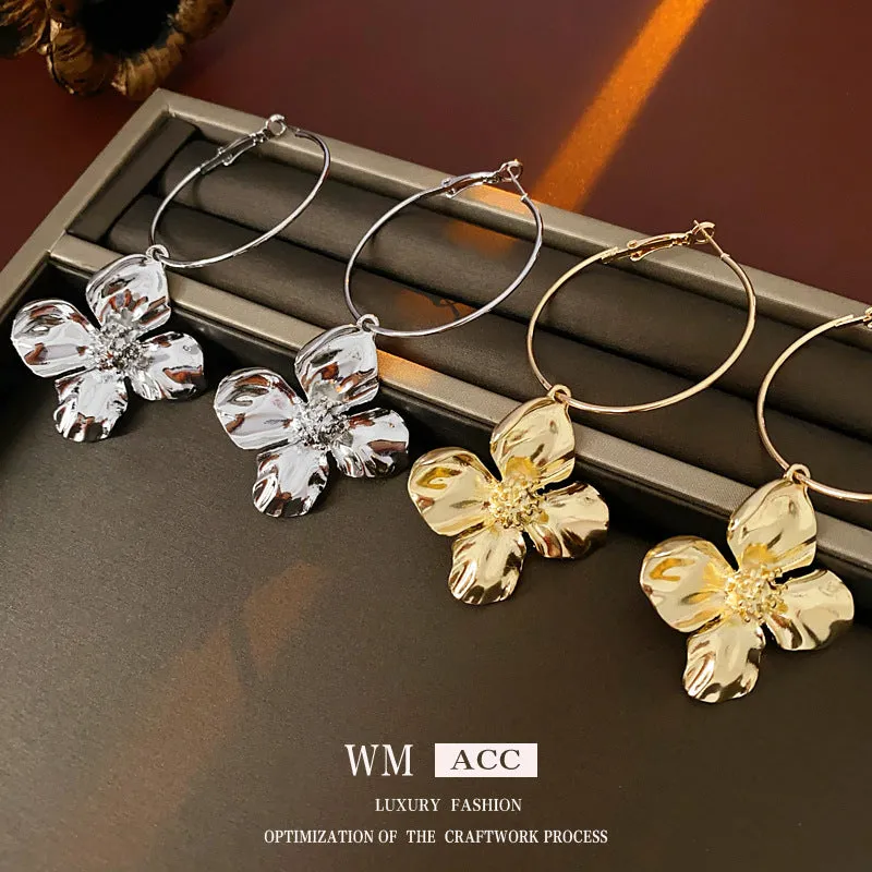 Silver needle metal flower earrings with gold electroplated finish, vintage style for women