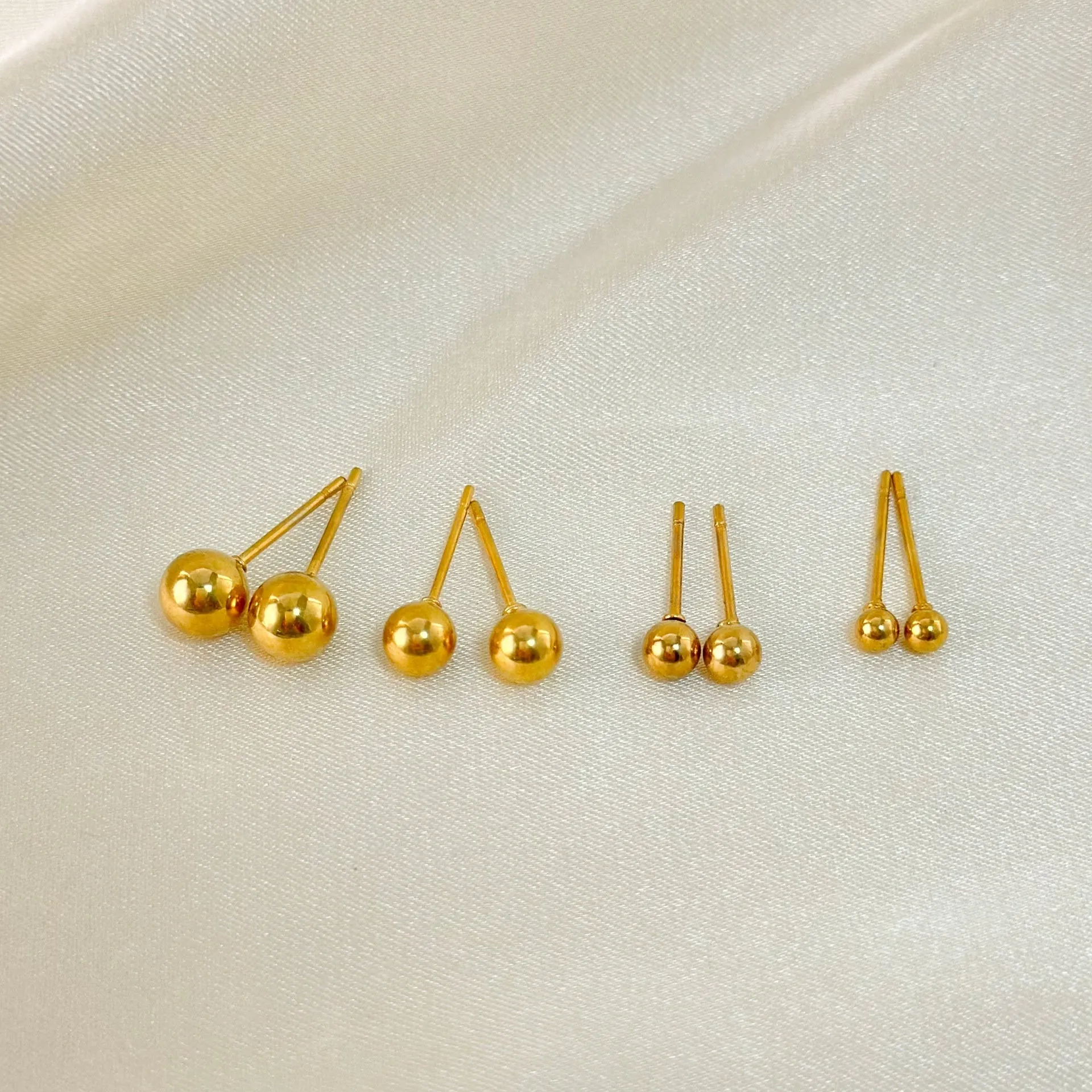 Stainless steel 18K ball stud earrings round geometric design titanium steel gold finish