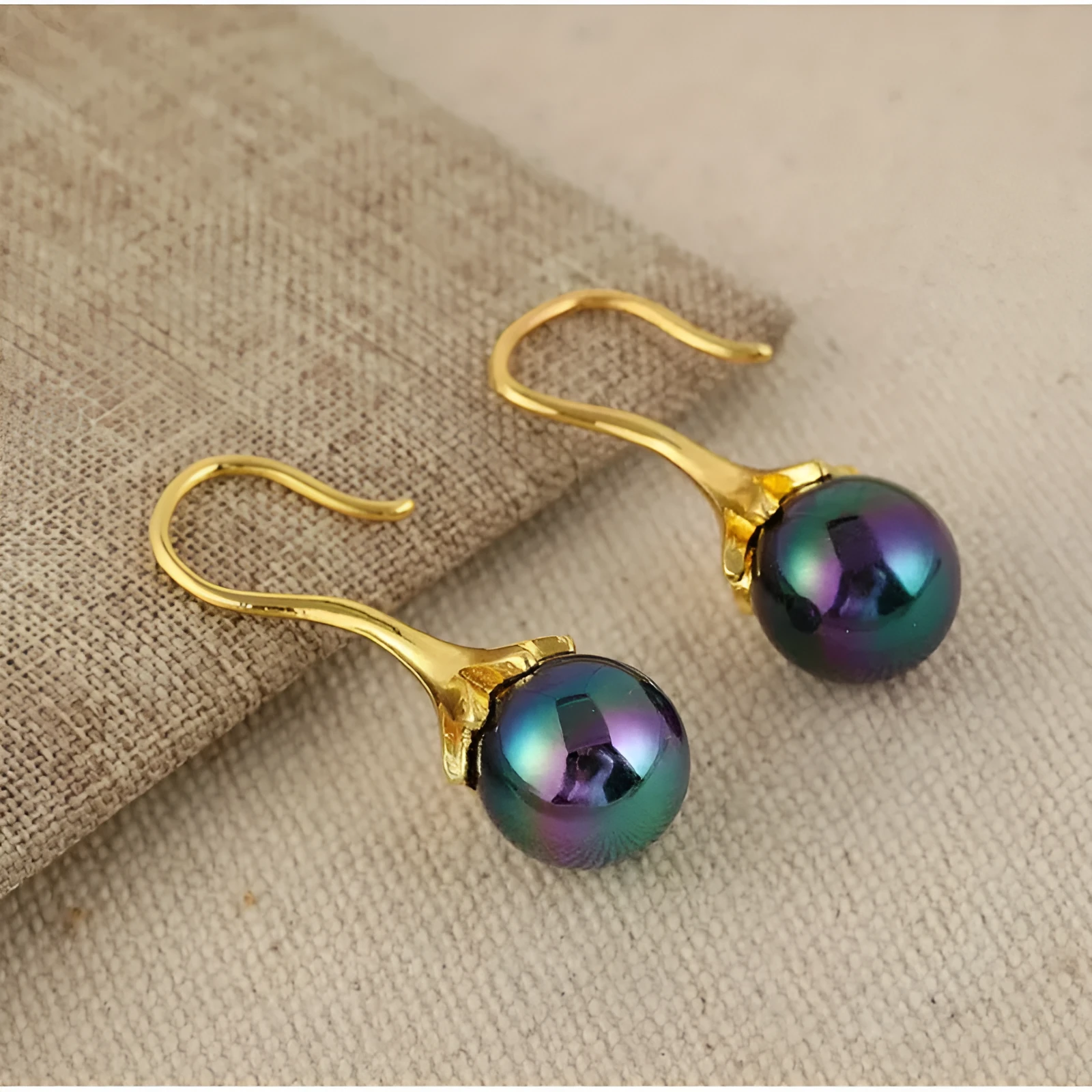 Retro creative women's earrings with imitation gold electroplated finish on alloy base