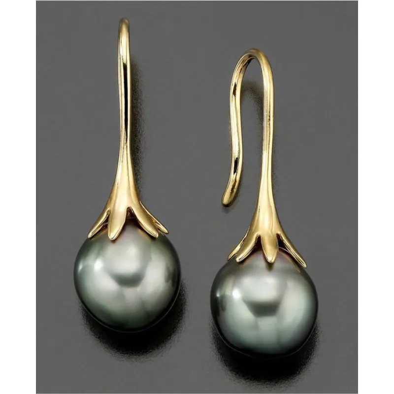 Retro creative women's earrings with imitation gold electroplated finish on alloy base