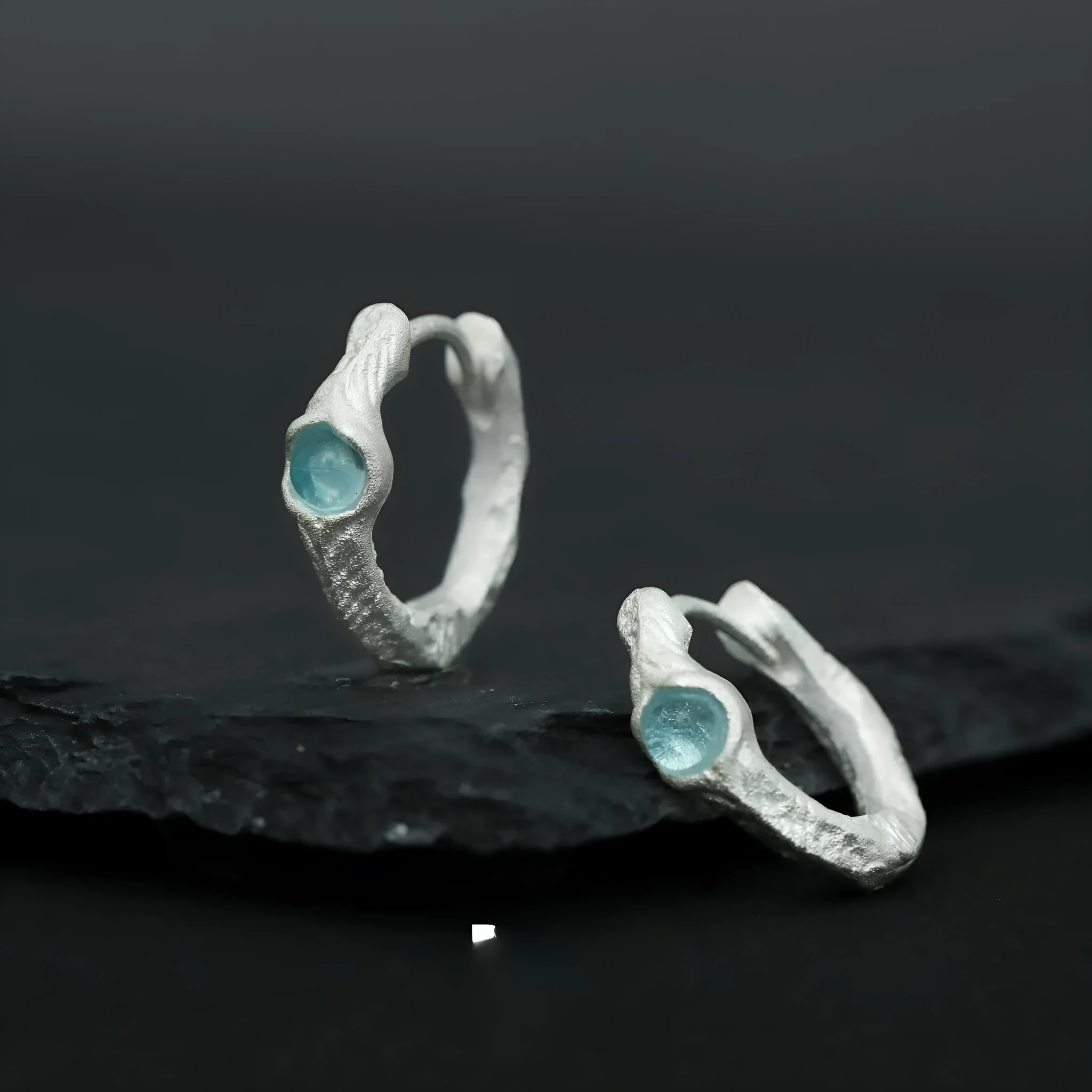 925 silver geometric round ear clip in burnt silver colour with clip-on mechanism, original design for women