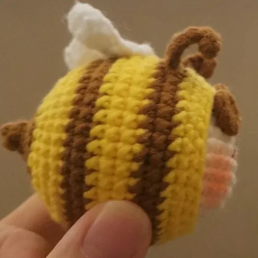Handmade crocheted bee colony plush pendant for woolen dolls in Style 1 or Style 2