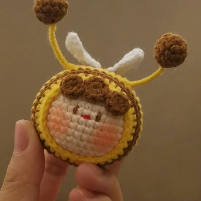 Handmade crocheted bee colony plush pendant for woolen dolls in Style 1 or Style 2