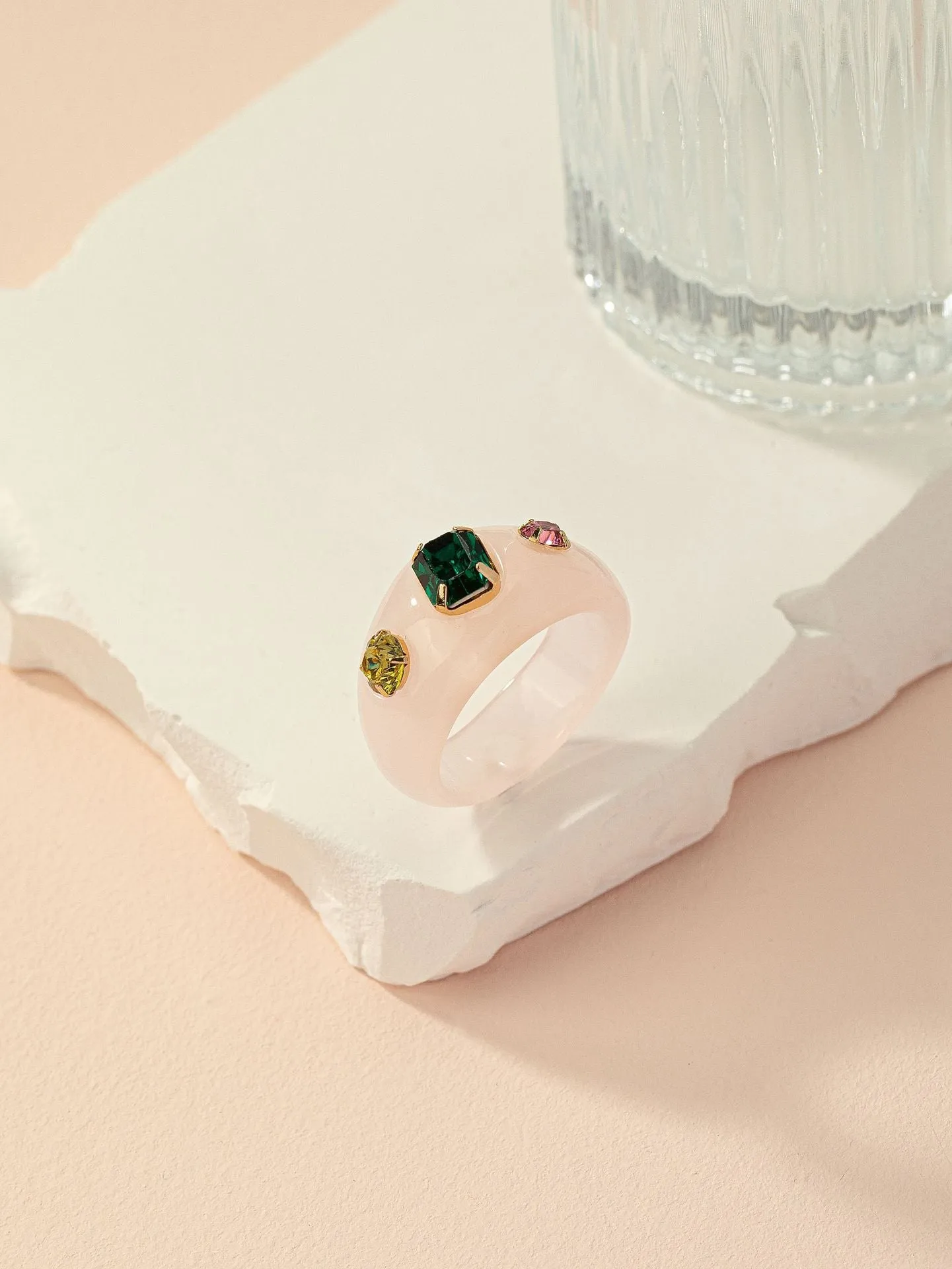 Clear transparent acrylic ring for women with retro minority ornament design for party fashion