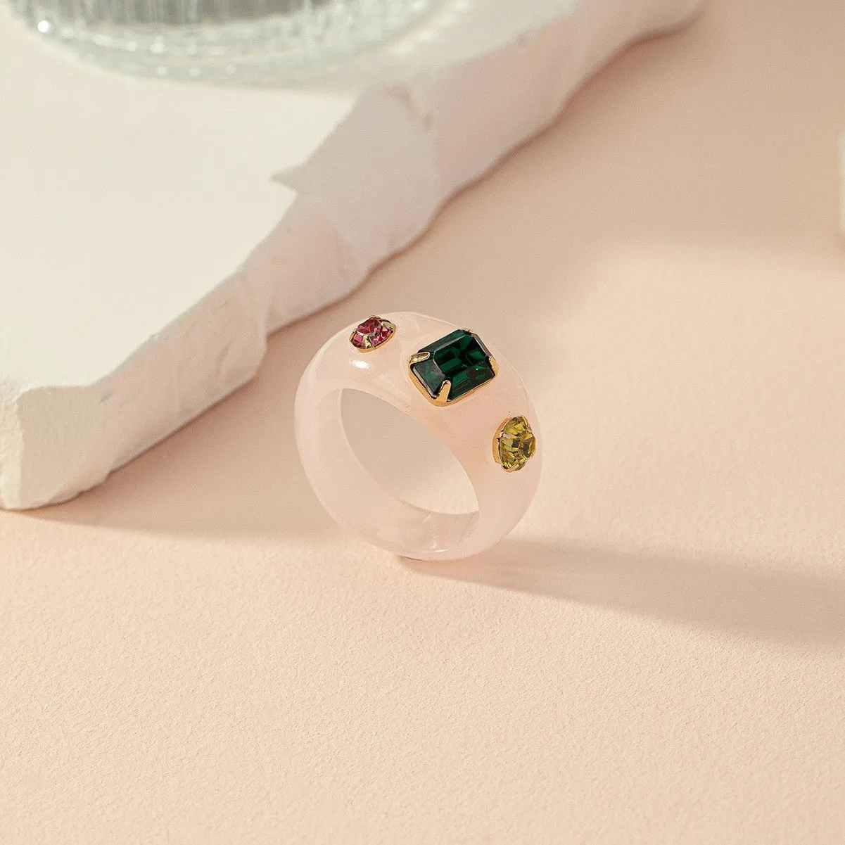 Clear transparent acrylic ring for women with retro minority ornament design for party fashion