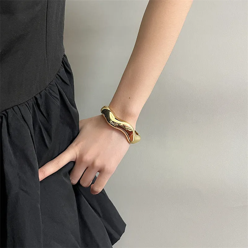 Irregular wide-brimmed zinc alloy bracelet with spring open design and electroplated finish in simple style