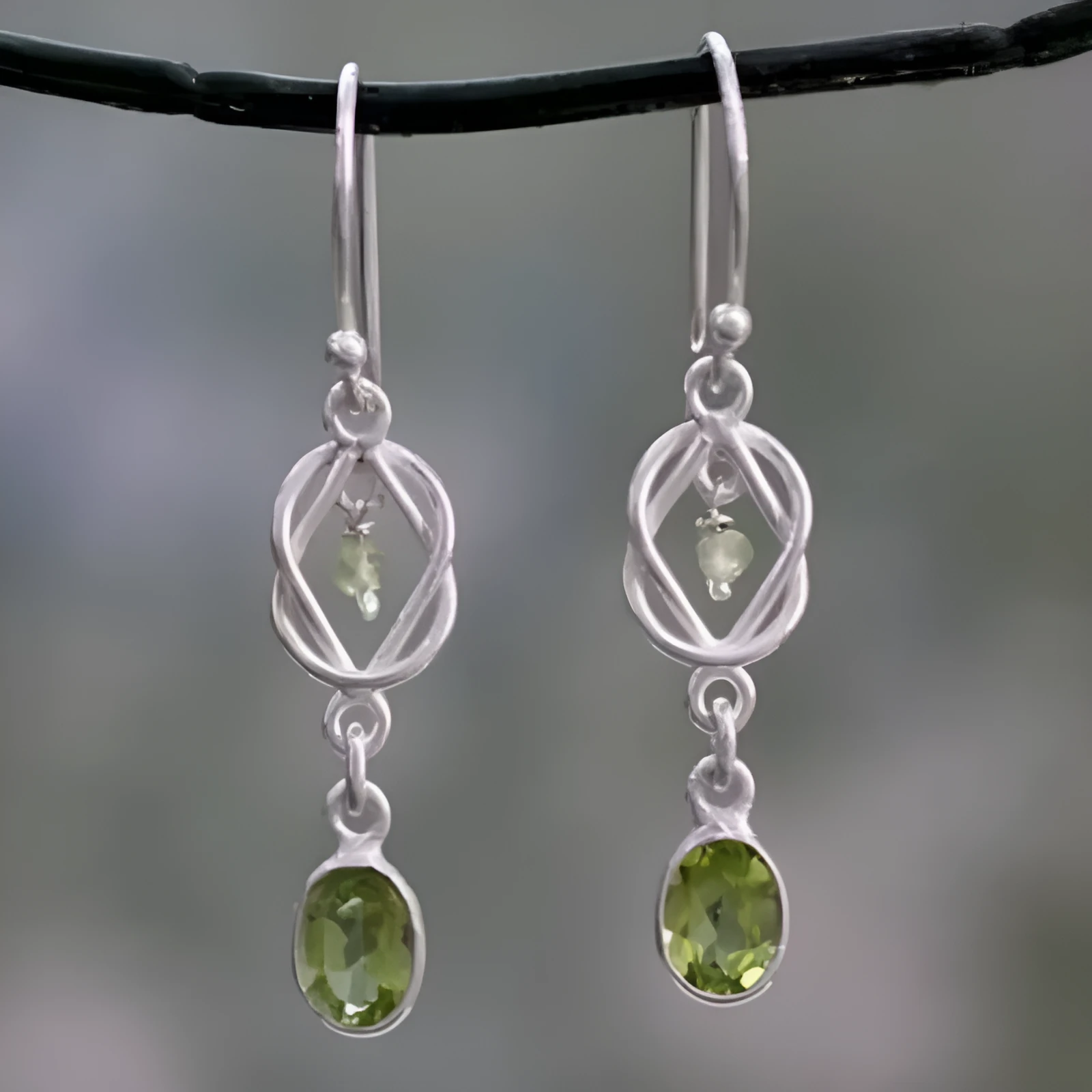 Silver alloy women's earrings with green gem micro inlay, geometric ellipse and line design, Maillard style